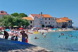 Seaside apartments with a swimming pool Sutivan, Brac - 15502