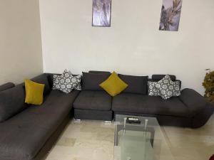 Appartement 28 au 4 éme étage avec balcon ( POUR FAMILLE )