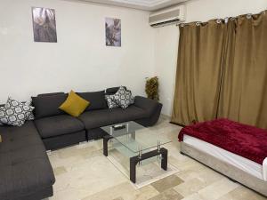 Appartement 28 au 4 éme étage avec balcon ( POUR FAMILLE )