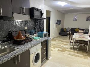 Appartement 28 au 4 éme étage avec balcon ( POUR FAMILLE )