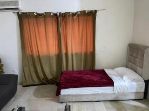 Appartement 28 au 4 éme étage avec balcon ( POUR FAMILLE )