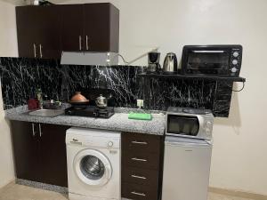 Appartement 30 au 5 ème étage avec balcon ( POUR FAMILLE )