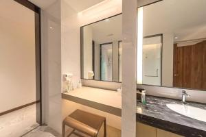Carnelian Tower Hotel at ForestCity 4106 with WIFI