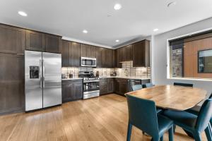 Blue R Flats Bld 3 203