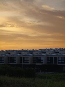 Casa Vacacional Piscina, Jacuzzy, Sauna a 2m del Aeropuerto el Eden AXM, 20m Parque del cafe y 15m de Armenia by Molca Xperiences