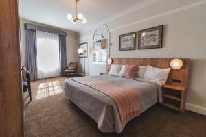 Deluxe King Room room in Historic Sonora Inn
