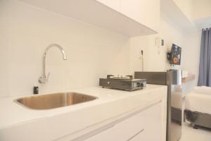 Cozy and Homey Studio Room Tokyo Riverside PIK 2 Apartment By Travelio