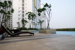Strategic and Homey Studio Bassura City Apartment near Mall By Travelio