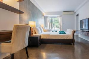 Poolside Bangrak Apartment 1