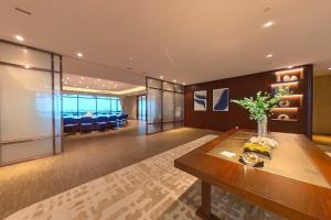 Carnelian Tower Hotel at ForestCity 4120 with WIFI