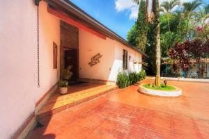 Nice Mansion AC 6BR Pool,Básquet,Playground,Games