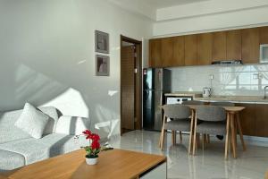 Carnelian Tower Hotel at ForestCity 4122 with WIFI