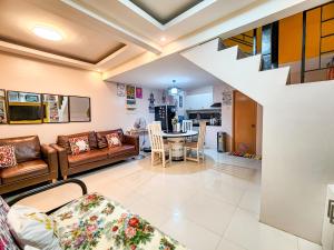 Calm House near Enchanted Kingdom Sta Rosa with Free Parking, Wifi, Netflix