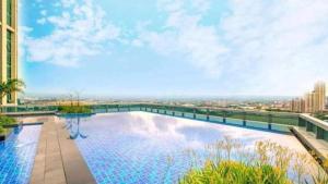 Luxurious 2 BR at Eastwood City