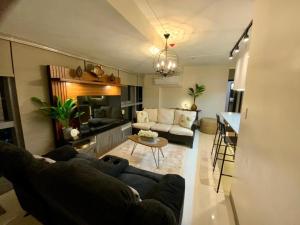 Luxurious 2 BR at Eastwood City