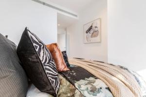 West Side Spencer St Apt w Marvel Stadium View