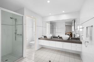 Beecheyana North - Beach Villa with heated pool