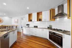 Beecheyana North - Beach Villa with heated pool