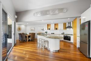 Beecheyana North - Beach Villa with heated pool