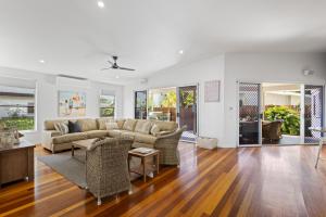 Beecheyana North - Beach Villa with heated pool