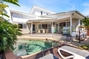 Beecheyana North - Beach Villa with heated pool