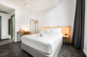 Queen Room with Ensuite room in Sydney Central YHA