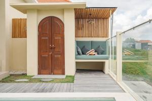 Aaya - 8 Min To Beach, Radiant Villa with Rice Field View