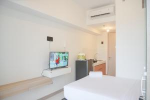 Modern and Homey Studio Tokyo Riverside PIK 2 Apartment By Travelio