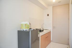 Modern and Homey Studio Tokyo Riverside PIK 2 Apartment By Travelio