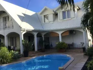 Studio cosy avec piscine dans une villa - 圣丹尼斯