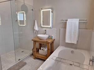 Jeffreys Bay - Life on the Canals