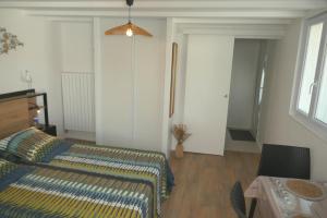 Sejours chez l'habitant Gite 2 pers en studio independant chez l-habitant pour nuitee au calme et proche de la plage : photos des chambres