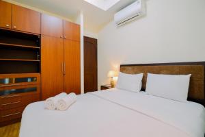 Modern Look and Comfy 3BR Apartment Bellagio Residence By Travelio