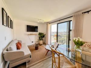 Chic 1-Bedroom Retreat with Mountain Views