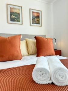 Chic 1-Bedroom Retreat with Mountain Views