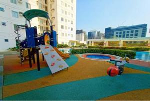 Pool, WI-FI & Netflix in Cebu IT Park