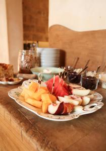 B&B / Chambres d'hotes Prieure Saint-Nicolas - Les Maisons : Suite Familiale avec Balcon