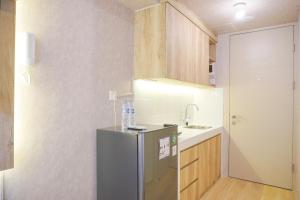 Homey and Well Furnished Studio Tokyo Riverside PIK 2 Apartment By Travelio