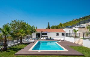 Stunning Home In Srinjine With Wifi