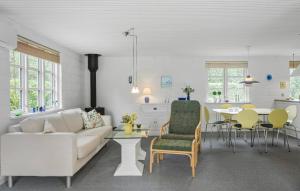 Awesome Home In Væggerløse With Wifi