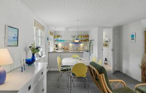 Awesome Home In Væggerløse With Wifi