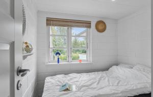 Awesome Home In Væggerløse With Wifi