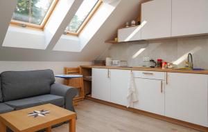 Nice Apartment In Dziwnów With Wifi