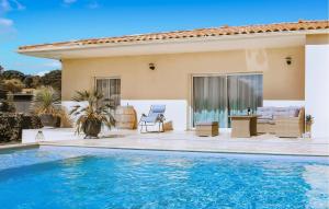 Maisons de vacances Gorgeous Home In Vagnas : photos des chambres