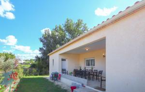 Maisons de vacances Gorgeous Home In Vagnas : photos des chambres