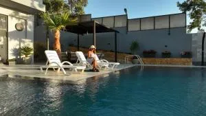 شاليه بيت التل HILLHOUSE Chalet - Jal‘ad