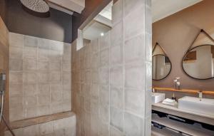 Maisons de vacances Lovely Home In Narbonne : photos des chambres