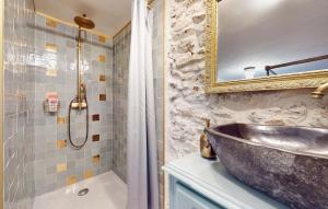 Maisons de vacances Gorgeous Home In Chessy With Wifi : photos des chambres