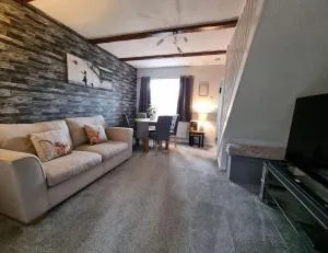 The Humsford Hideaway 2 bedroom home with driveway - 克拉姆灵顿