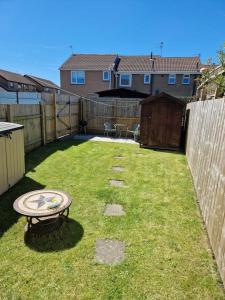 The Humsford Hideaway 2 bedroom home with driveway